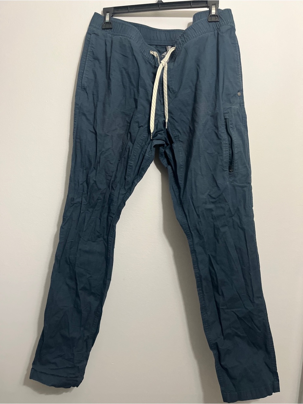 Vuori Men's The Rise The Shine Deep Navy Cargo Drawstring Pants Size XLarge